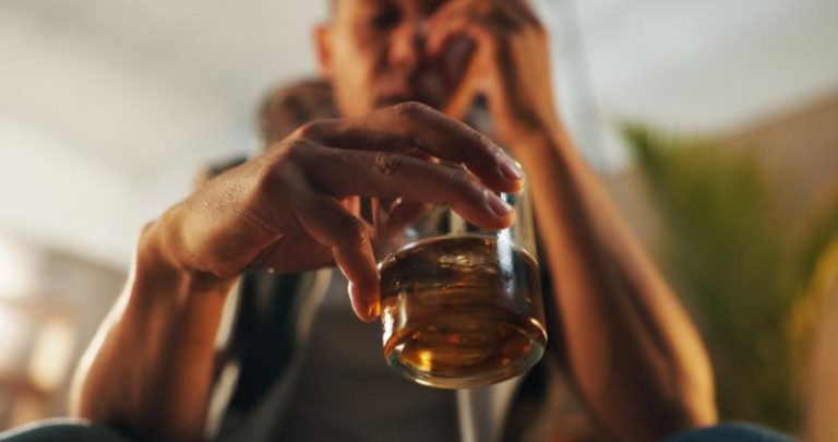 cuánto tiempo tarda en bajar el alcohol